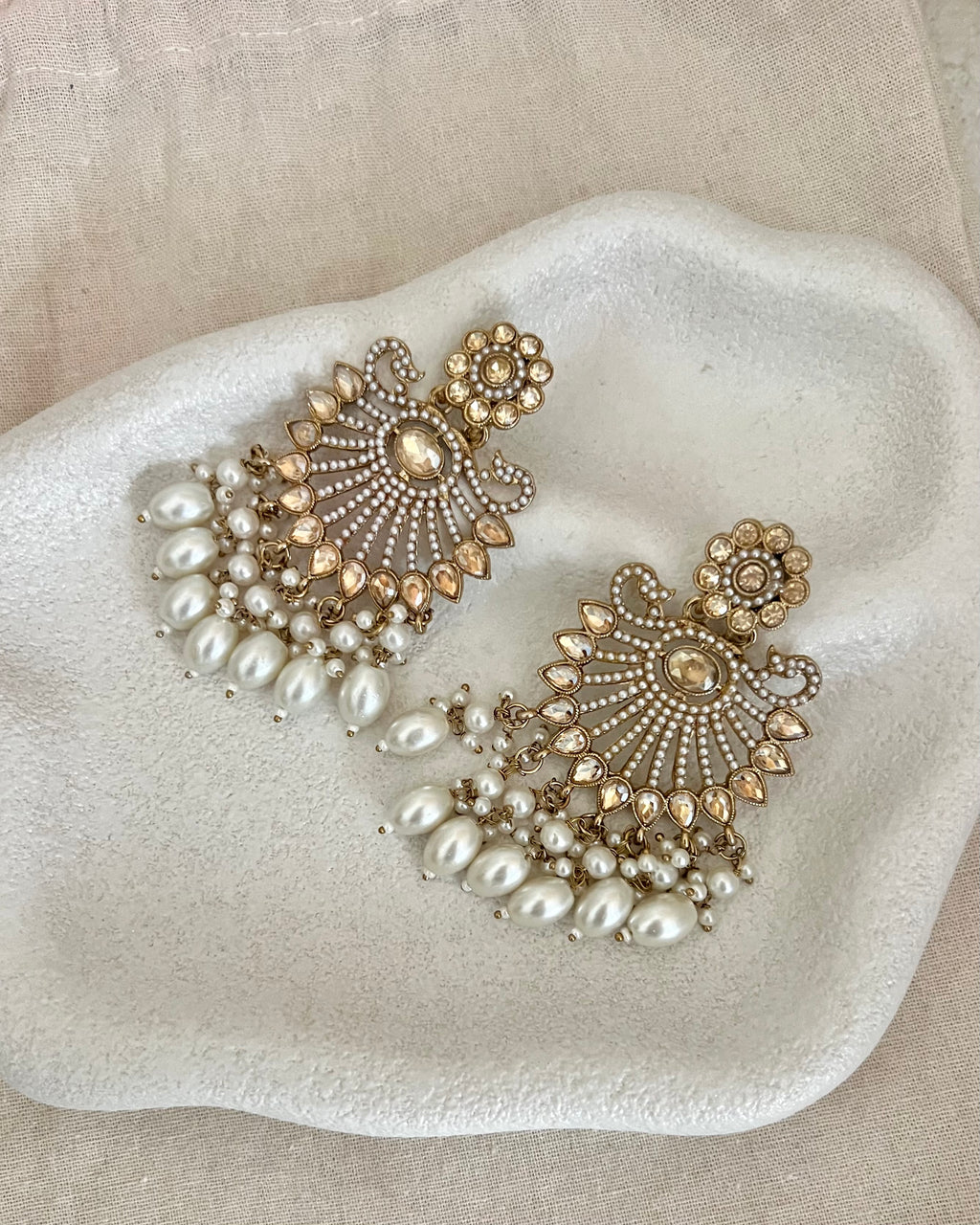 Yashvi Necklace Set | White