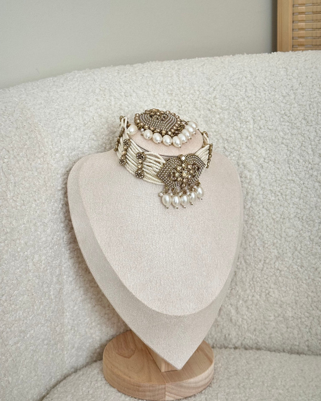 Ishita Choker Set | White