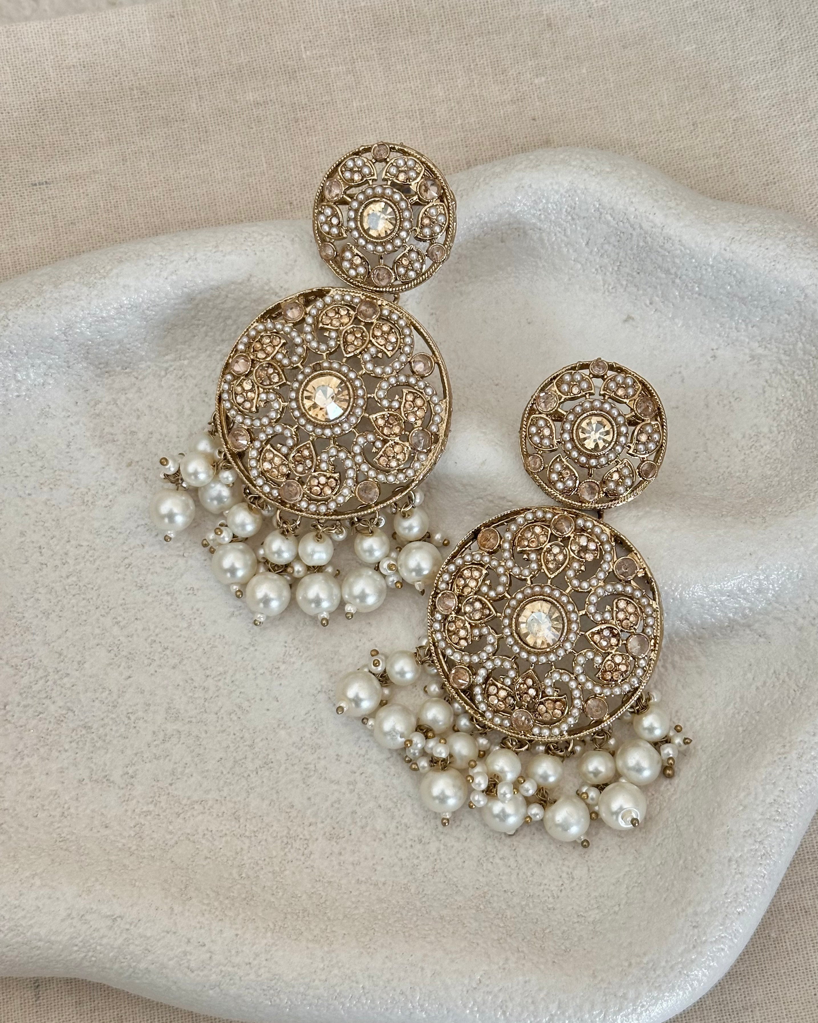 Aanya Choker Set | White