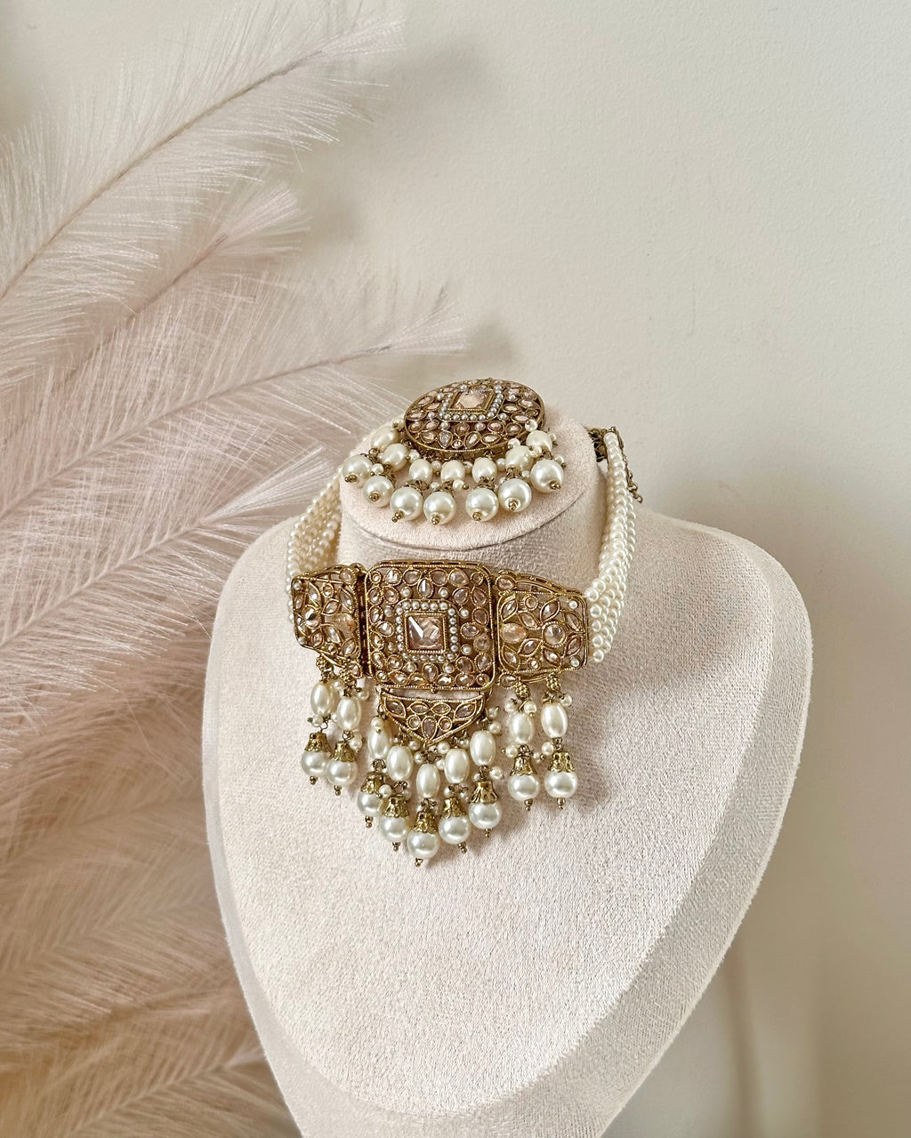 Aahana Choker Set | White