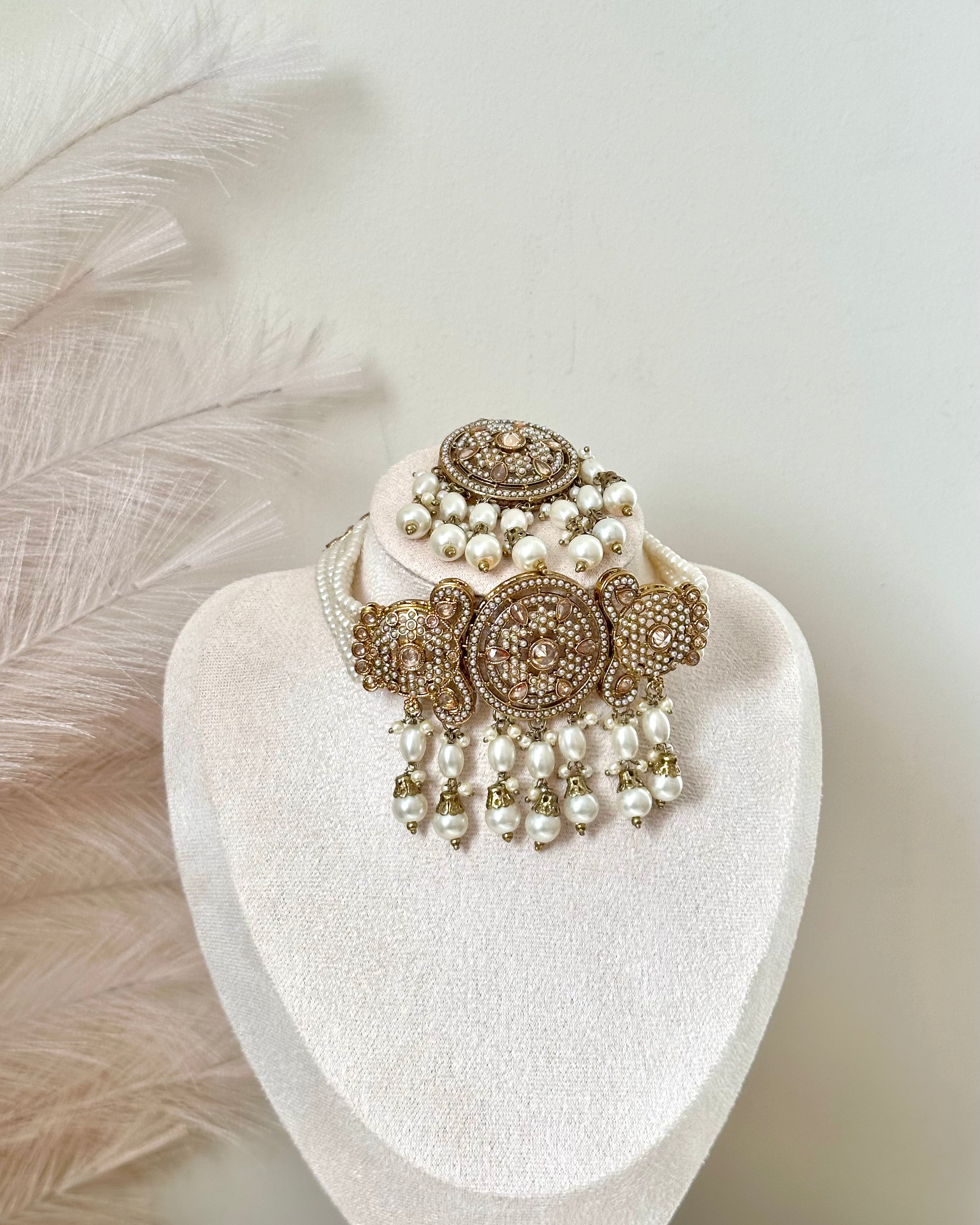 Aaylina Choker Set | White