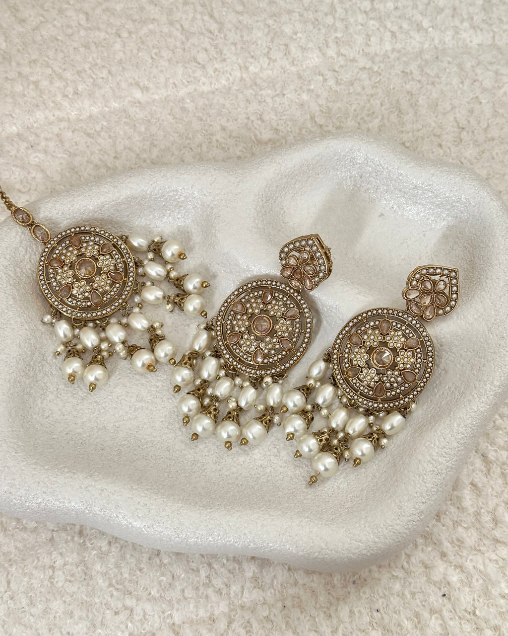 Aaylina Choker Set | White