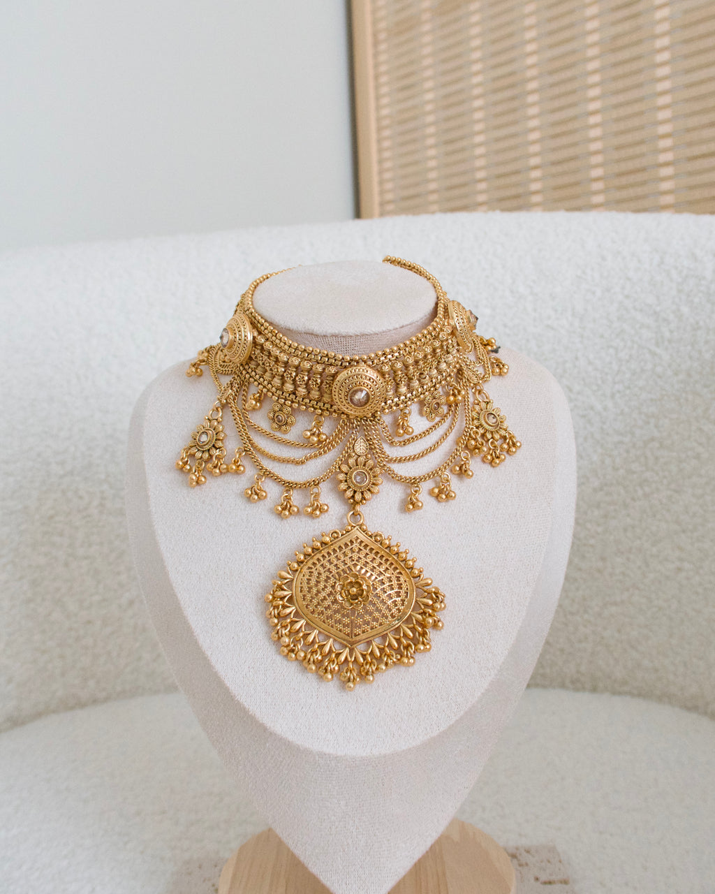 Vanya Necklace Set