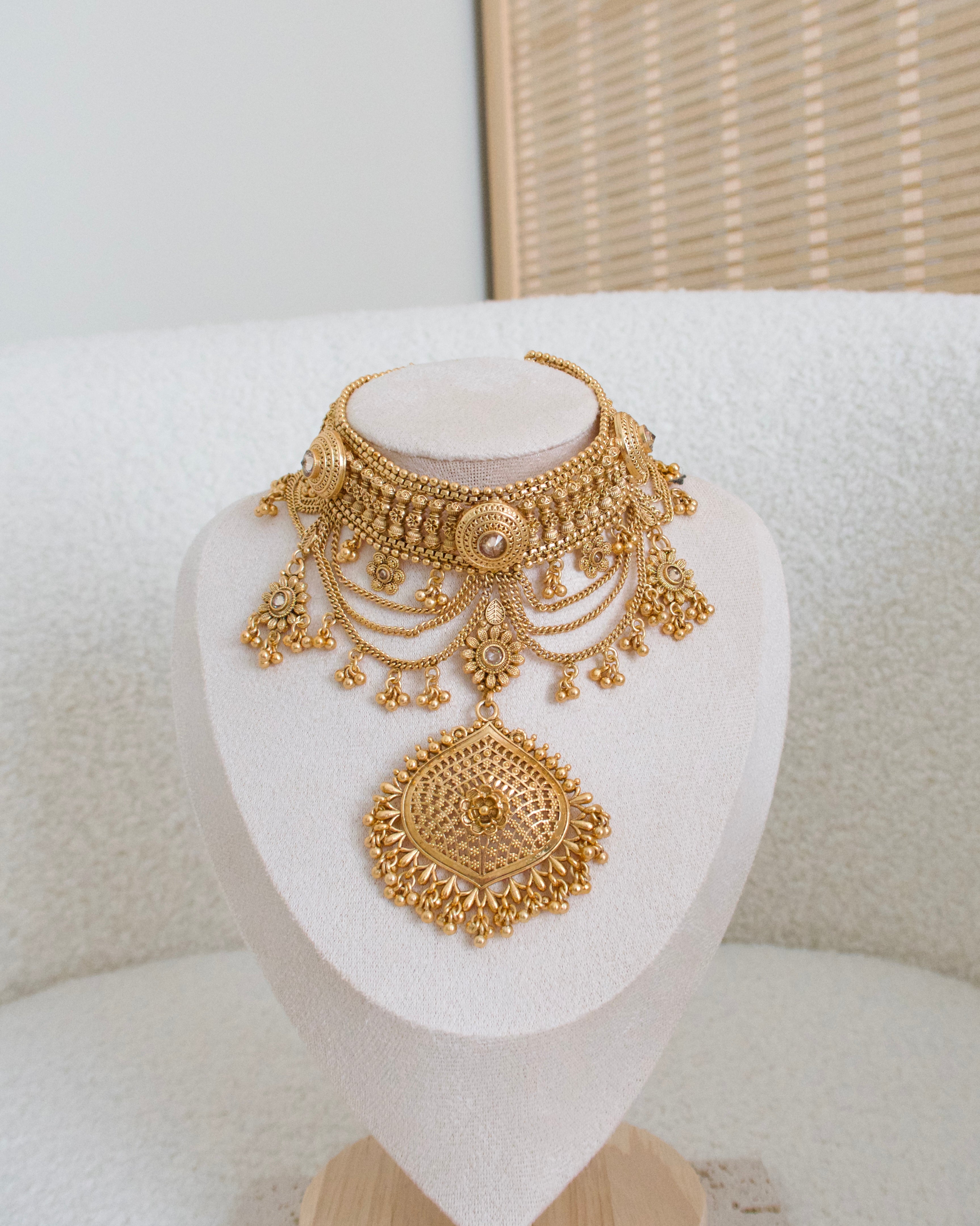Vanya Necklace Set