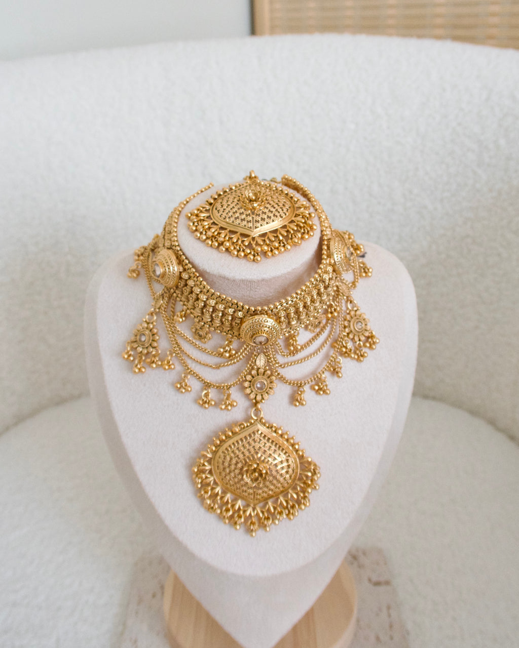 Vanya Necklace Set