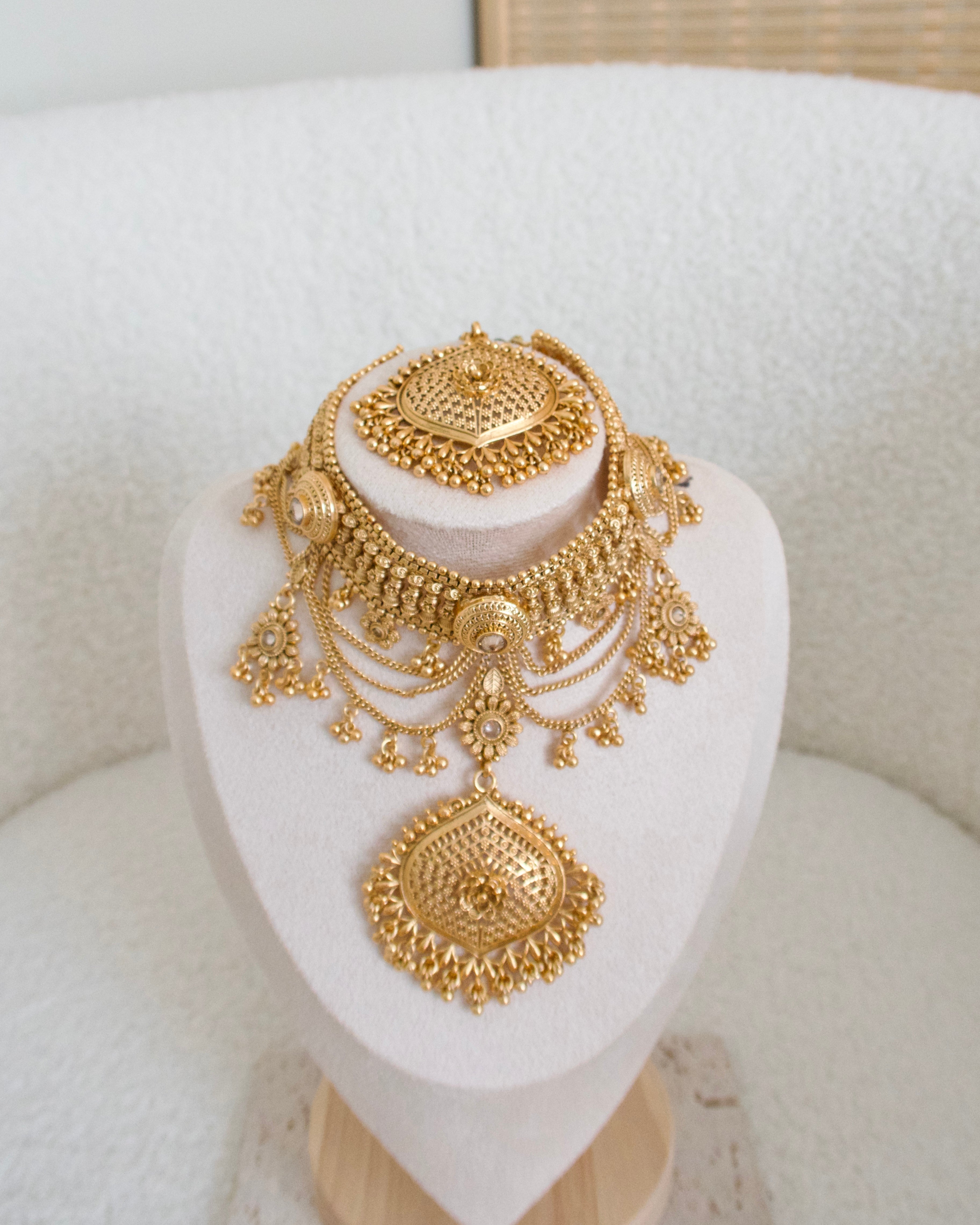 Vanya Necklace Set