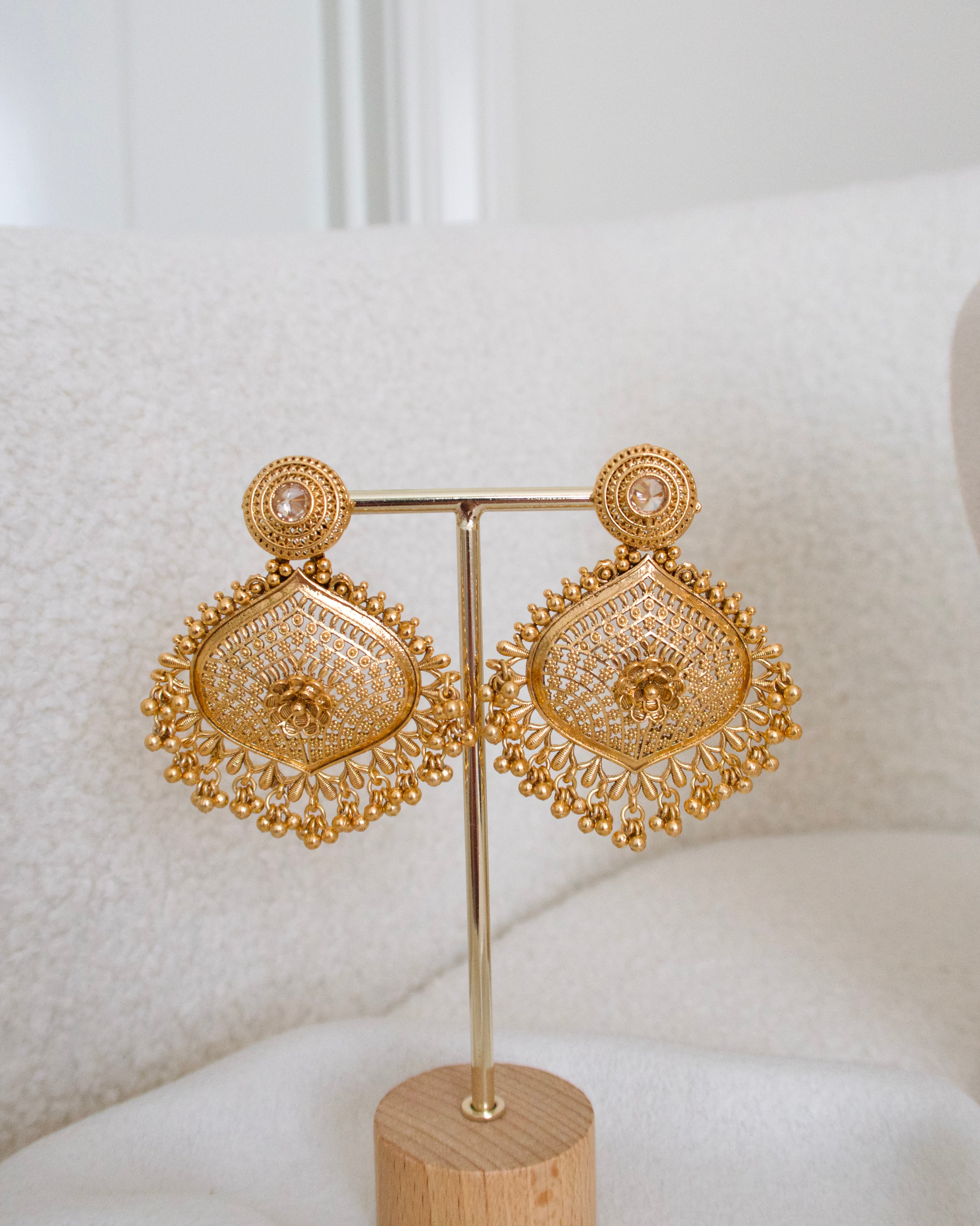 Vanya Necklace Set