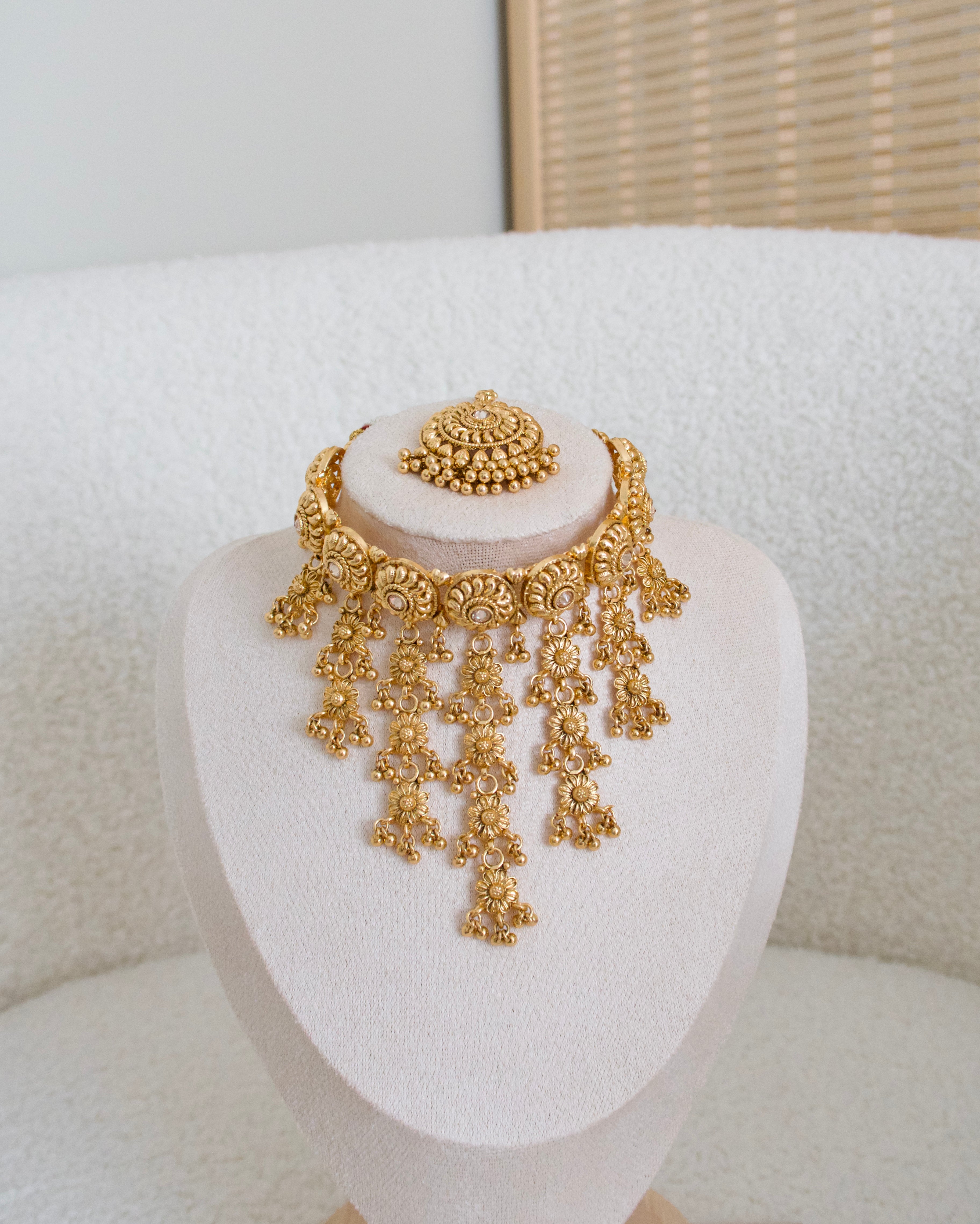 Alina Choker Set