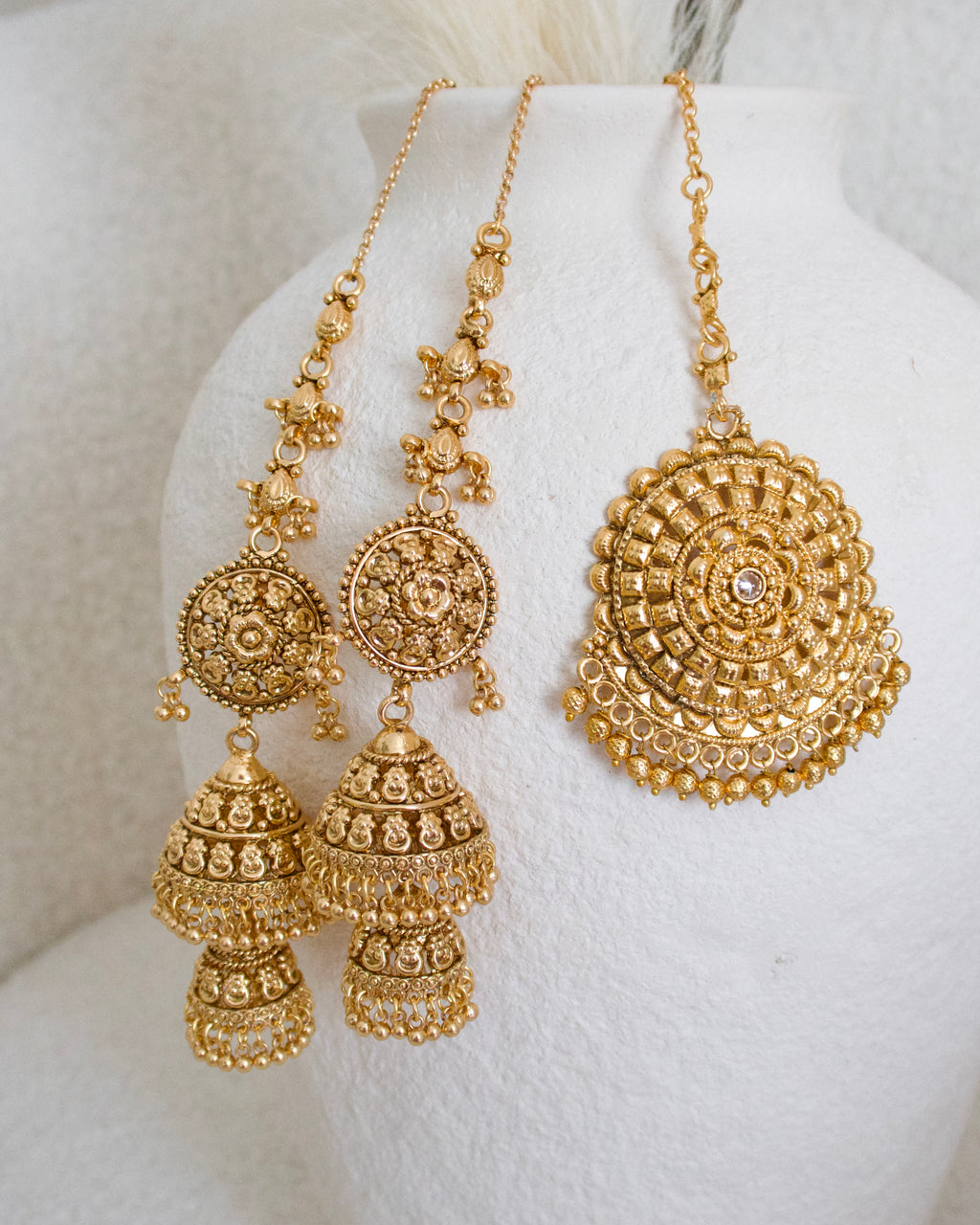 Taanvi Tikka Set