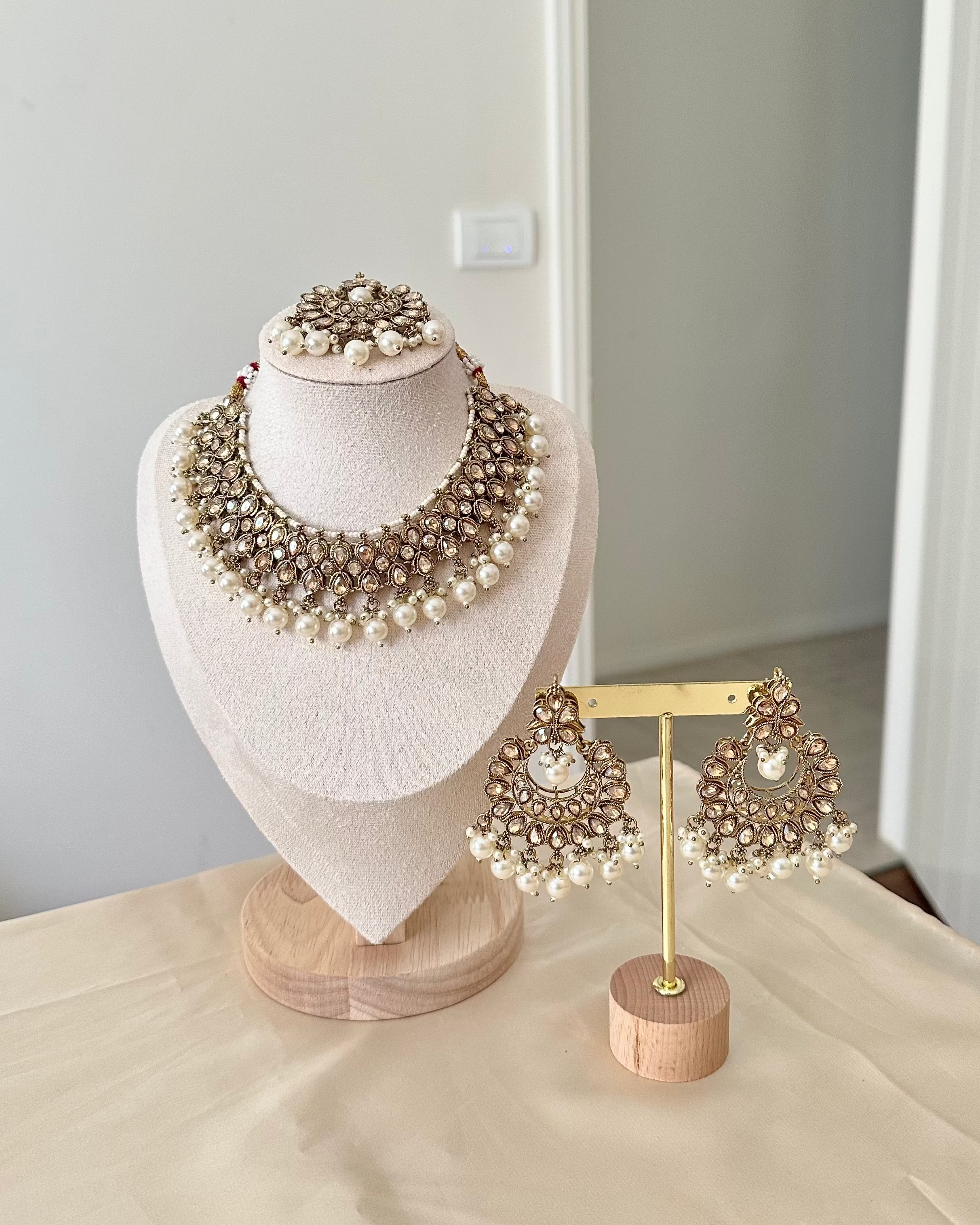 Tanya Necklace Set | White