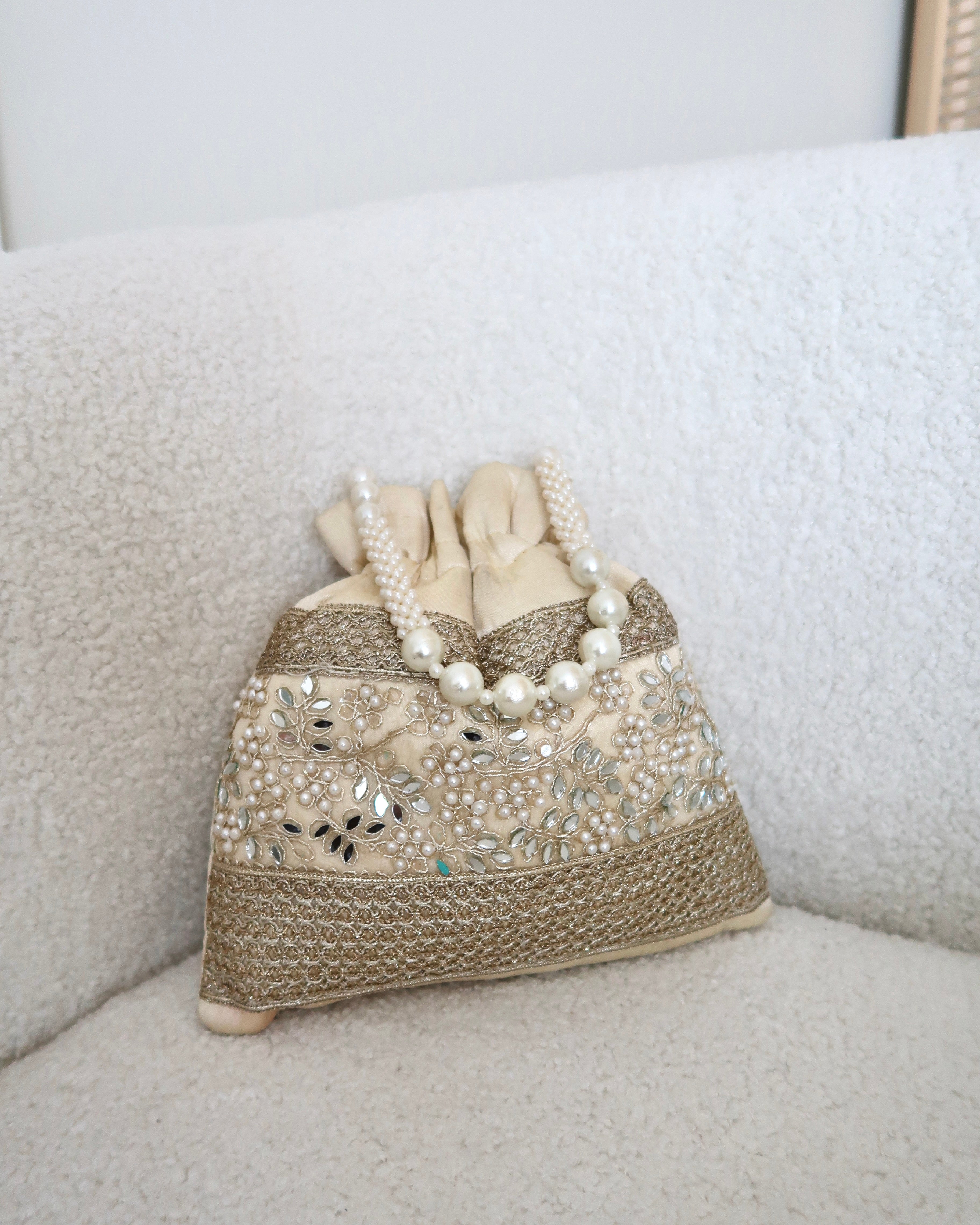 Amaira Potli | Gold