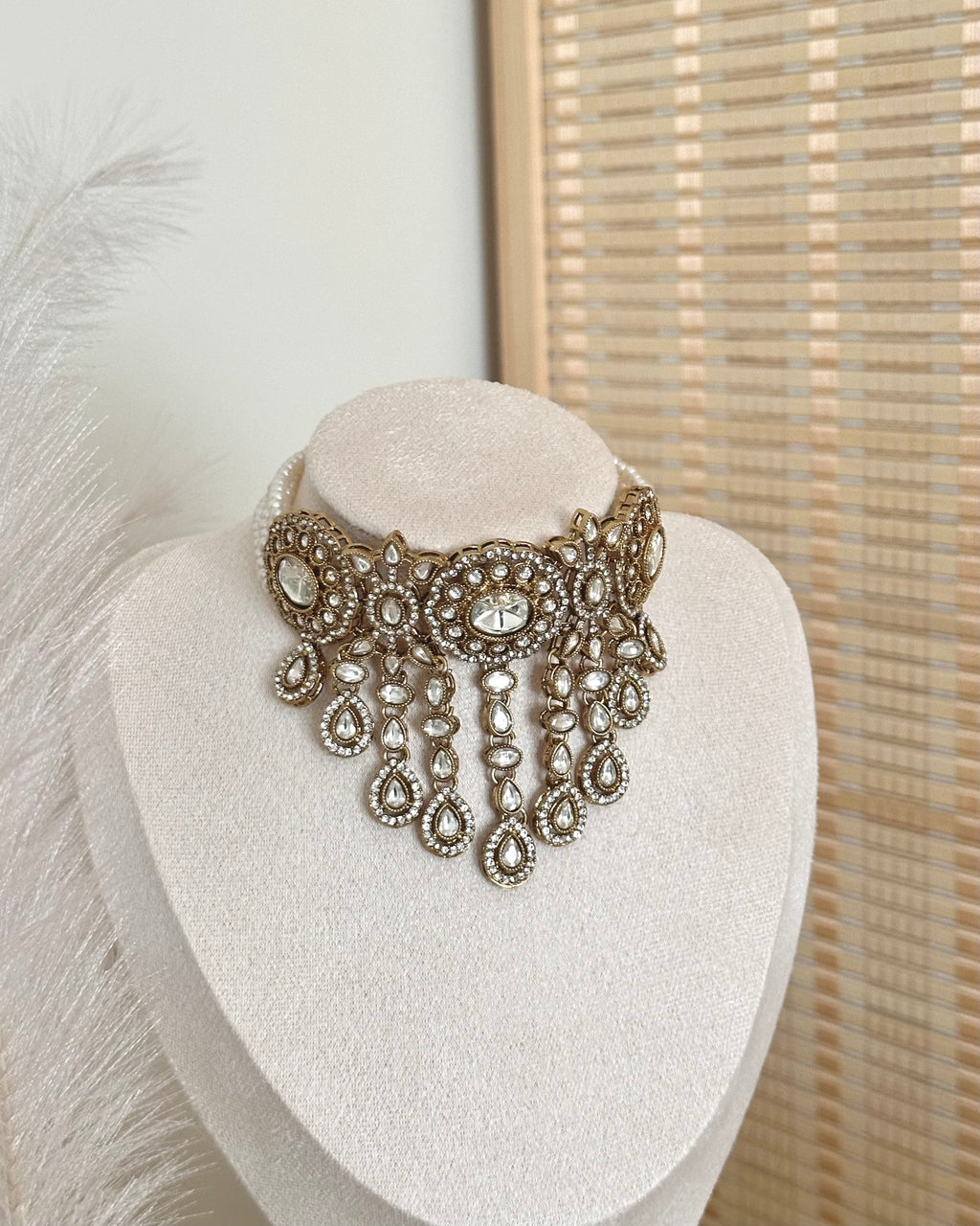 Elara Choker Set | White