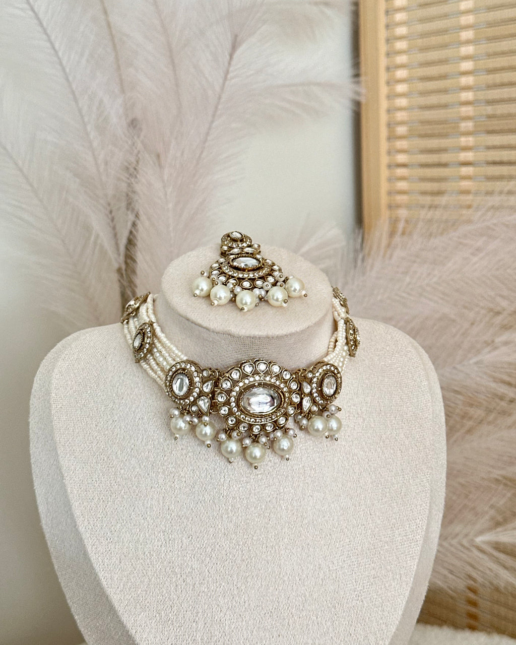 Ari Choker Set | White