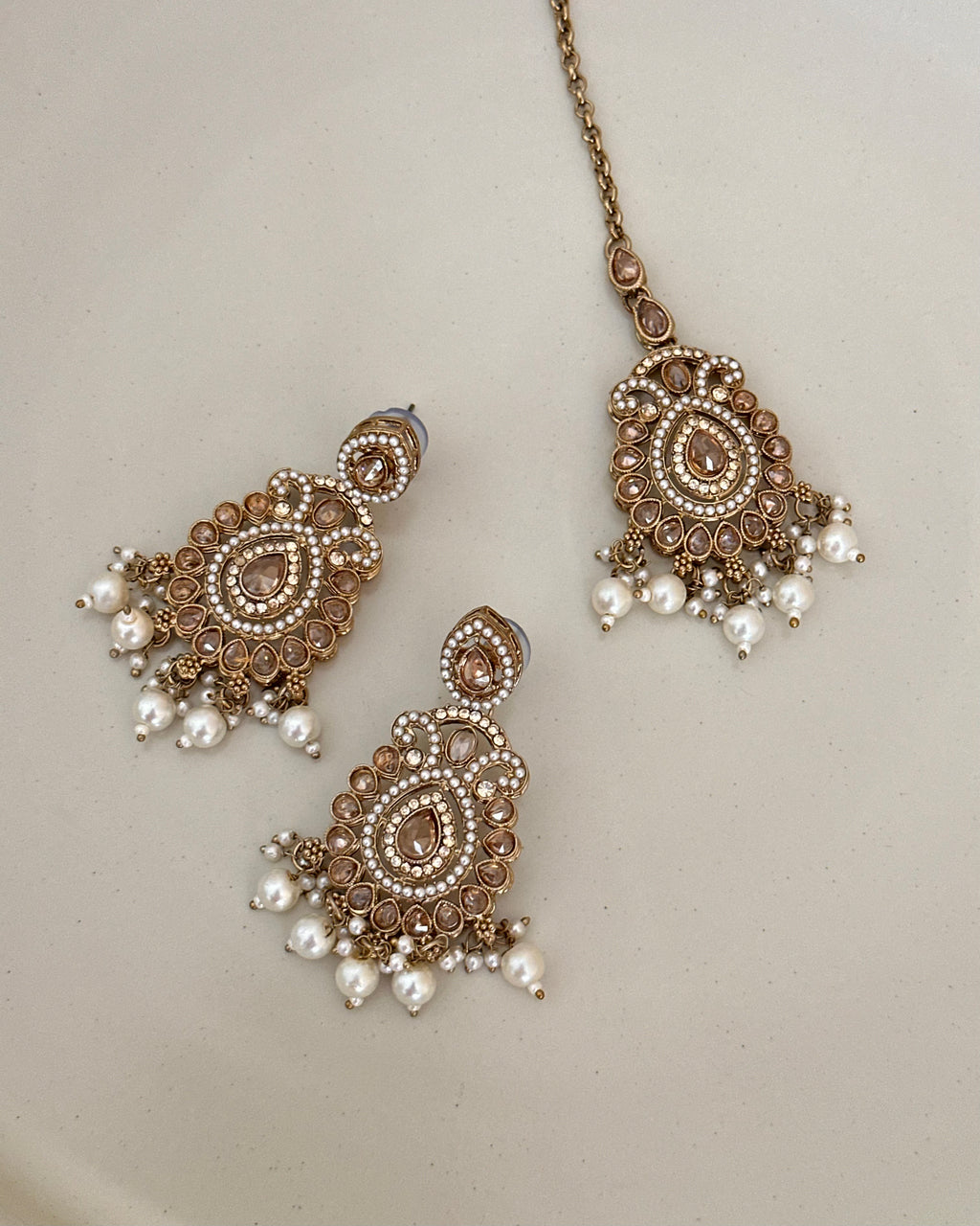Amar Choker Set | White