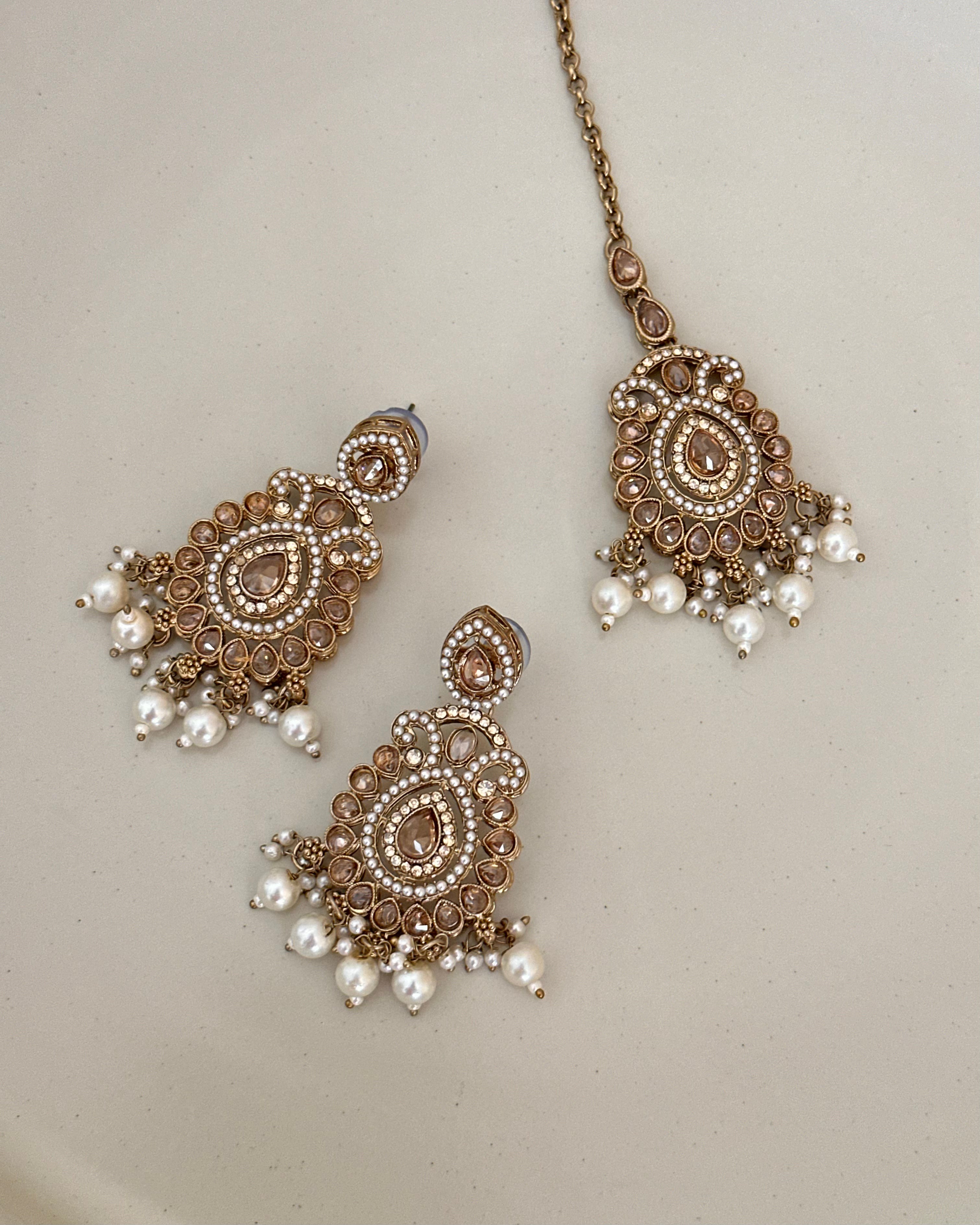 Amar Choker Set | White
