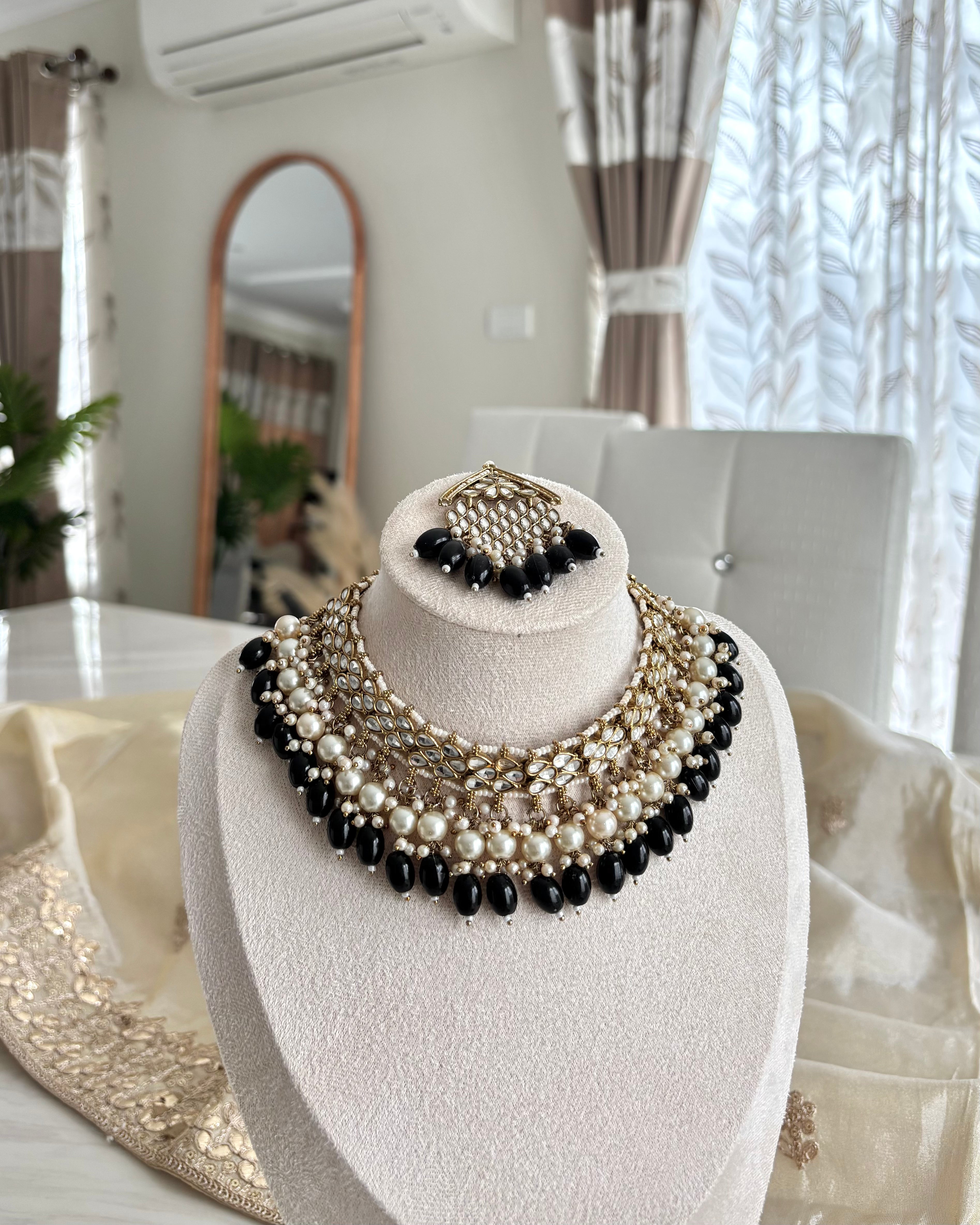 Aleena Necklace Set | Black